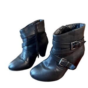 Rebel Bootie women size 6 inside zip buckles